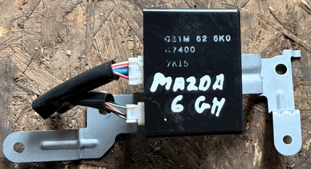 ЭБУ открытия крышки багажника/двери 3-й (5-й) GS1M626K0 MAZDA