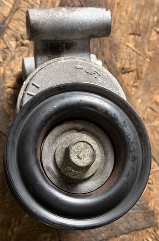 L37215980C MAZDA Натяжитель приводного ремня купить в Киев