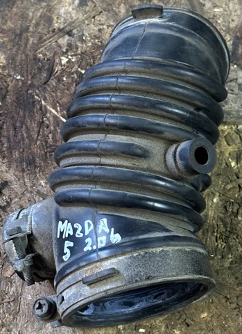 Патрубок воздушный выход воздушного фильтра LF5013221A MAZDA