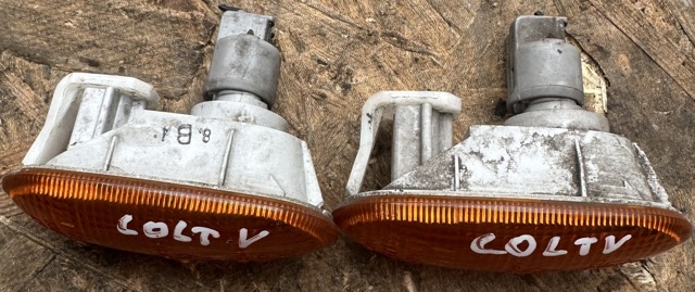 Повторитель поворота на крыле MB821172 MITSUBISHI