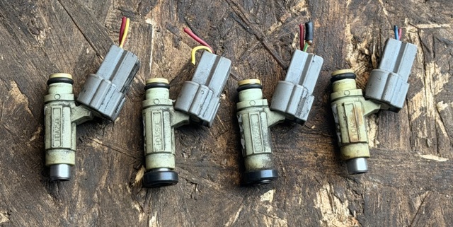 Форсунка впрыска топлива MN143061 MITSUBISHI