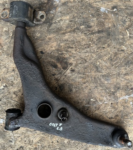 Рычаг передней подвески нижний левый MR241341 MITSUBISHI