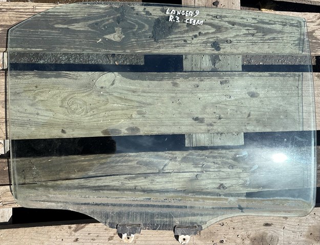 Стекло заднее правое MR525742 MITSUBISHI