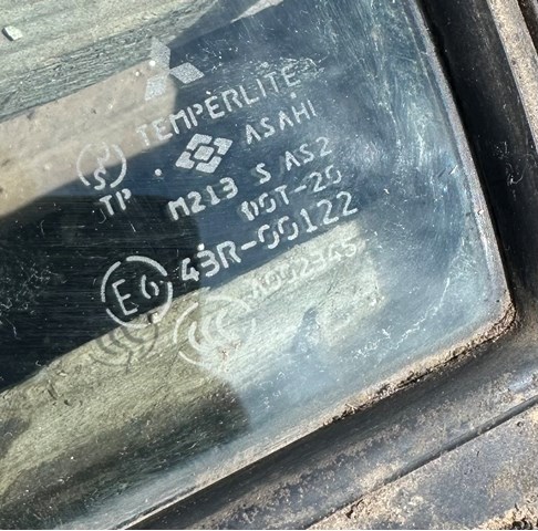MR525825 MITSUBISHI Стекло-форточка двери задней левой купить в Чернигов