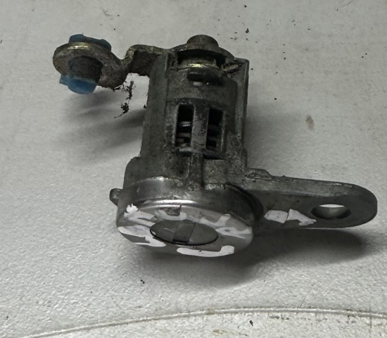 Личинка замка двери передней, левой MR555355 MITSUBISHI