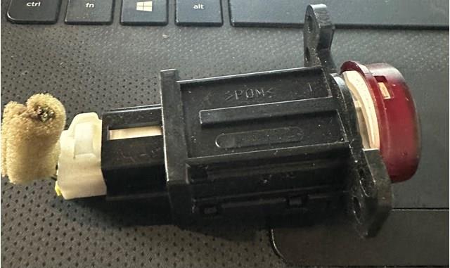 MITSUBISHI MR951792 Кнопка аварийки в наличии Чернигов