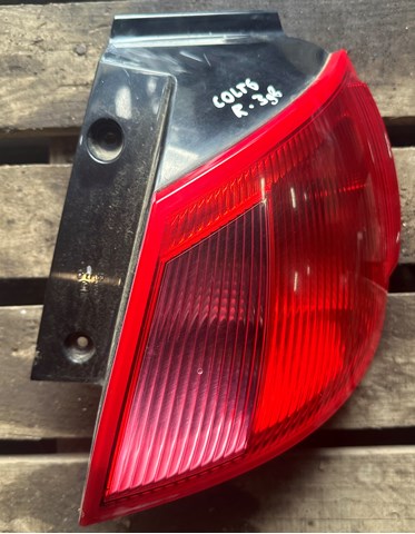 Задний правый внешний фонарь MR957366 MITSUBISHI