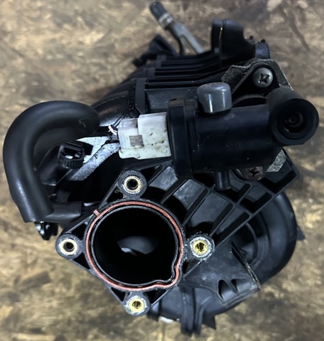 MAZDA ZJ3813100 Впускной коллектор в наличии Тернополь