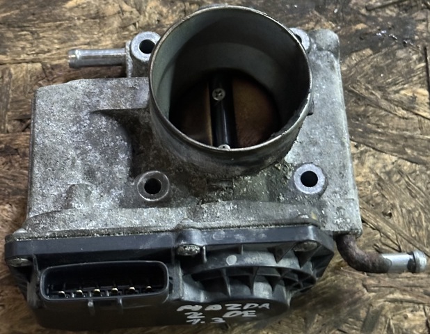 Блок дроссельной заслонки ZJ3813640 MAZDA