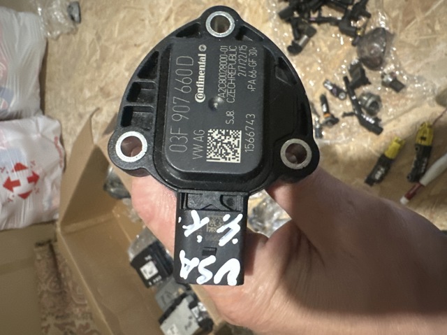 Датчик уровня масла двигателя 03F907660D VAG