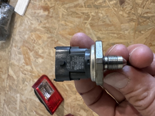 HYUNDAI 353422E610 Датчик давления топлива в наличии Ужгород