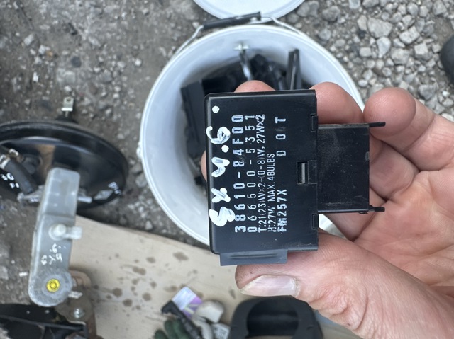 Реле указателей поворотов 3861084F00 SUZUKI