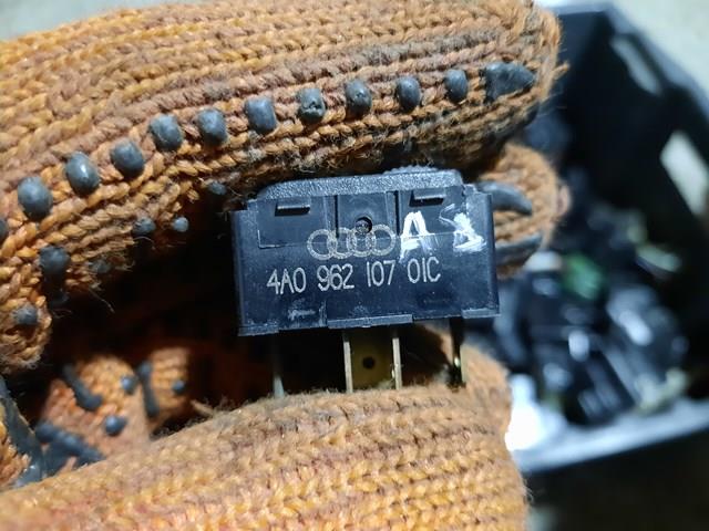 VAG 4A096210701C Выключатель центрального замка в наличии Ирпень