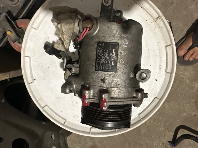 Компрессор системы кондиционирования 7813A057 MITSUBISHI