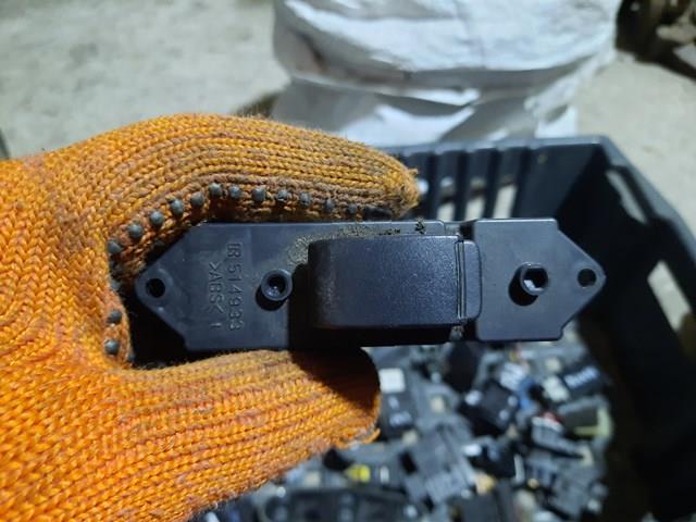 Кнопка включения мотора стеклоподъемника задняя правая 8608A023 MITSUBISHI