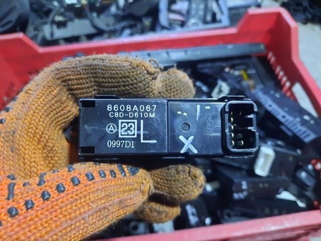 MITSUBISHI 8608A067 Кнопочный блок управления стеклоподъемником задний левый в наличии Тернополь