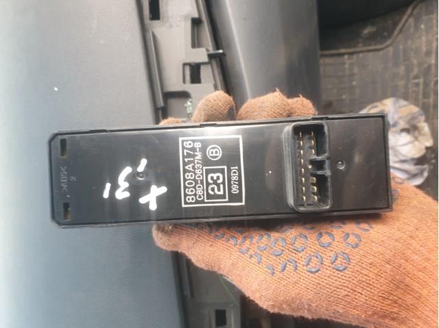 Кнопки переднего левого стеклоподъёмника 8608A176 MITSUBISHI