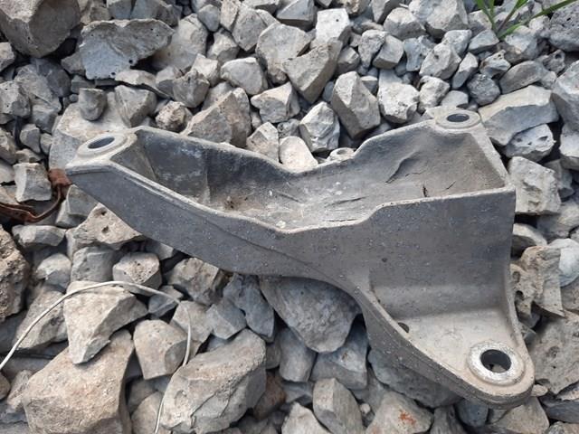VAG 8D0399114AJ Балка крепления коробки передач в наличии Чернигов