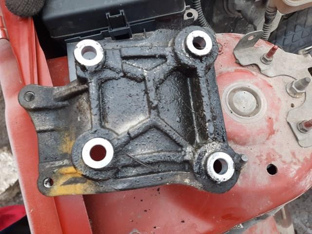 9511164J10 SUZUKI Кронштейн компрессора кондиционера купить в Ровно