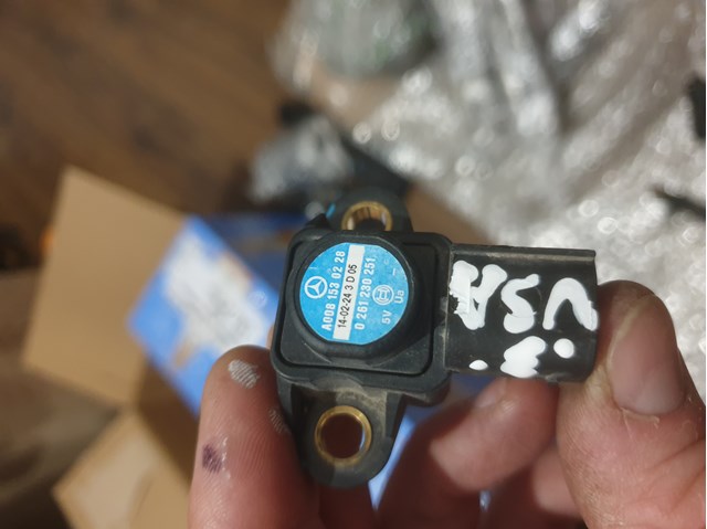 Датчик наддува A0081530228 MERCEDES
