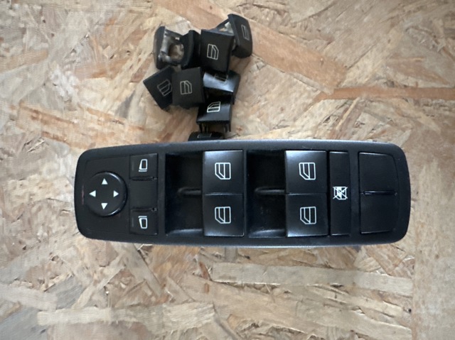Кнопки переднего левого стеклоподъёмника A2518300090 MERCEDES