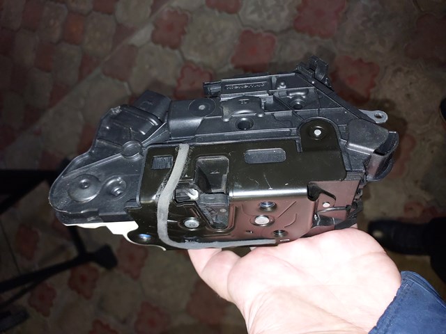 VAG 5N1837015E Замок водительской двери в наличии Чернигов