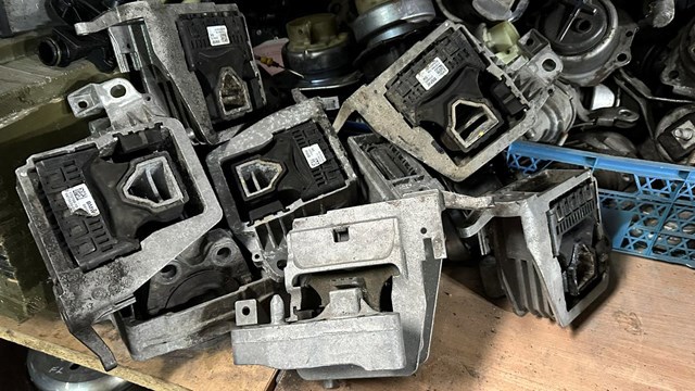 22118743621 BMW Подушка (опора) двигателя правая купить в Хмельницкий