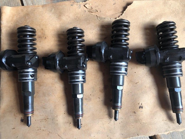 BOSCH 038130073BJ Форсунка впрыска топлива в наличии Павлоград