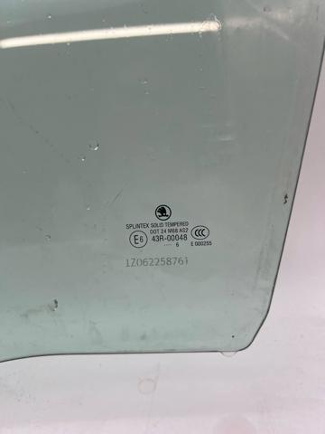 1Z5845205C Стекло двери задней левой купить Кривой Рог