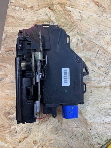 Замок задней правой двери  7L0839016 VAG