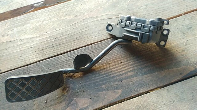 VAG 8E2721523C Педаль газа в наличии Чернигов