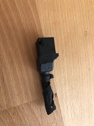8L0971883 VAG купить в Ирпень