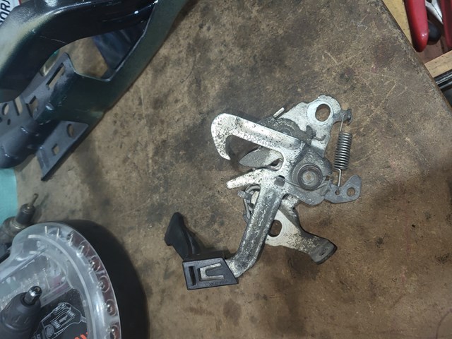 Замок крышки капота 9671596180 PEUGEOT