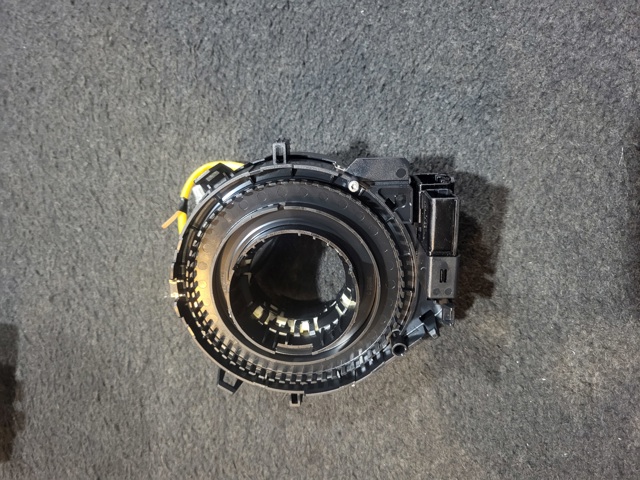 Кольцо контактное, шлейф руля D65166CS0 MAZDA