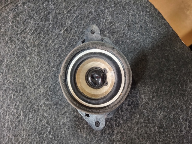 GHT6-66-960 Mazda Динамик задней полки
