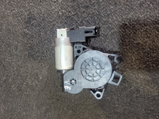 Мотор стеклоподъемника двери передней, правой GJ6A5858X MAZDA
