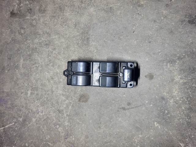 Кнопки переднего левого стекло подъемника GJ6A66350A MAZDA