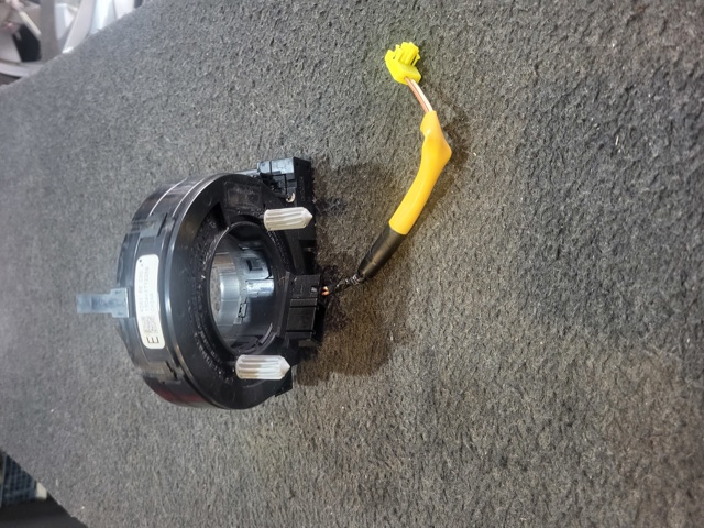 Кольцо AIRBAG контактное, шлейф руля KD5166CS0A MAZDA