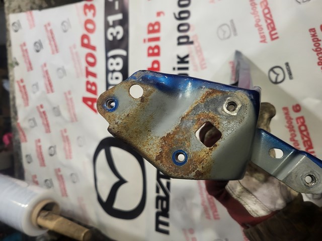 MAZDA KD5352240 Кронштейн крепления крыла переднего левого передний в наличии Харьков