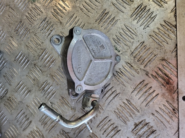 Вакуумный насос SH1518G00 MAZDA