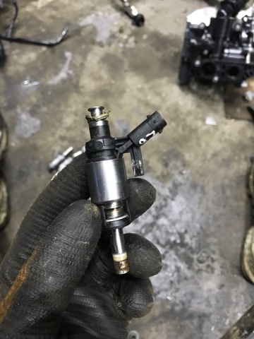 Клапанная форсунка 06G906036K VAG