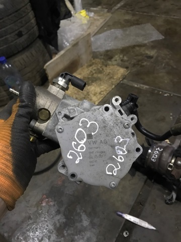 Насос вакуумный 06L145100F VAG