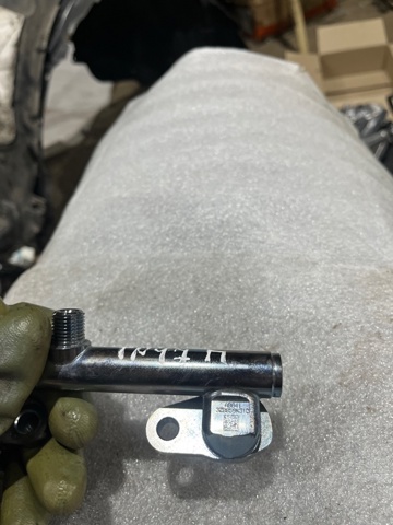 17522AB04B SUBARU Распределитель топлива (рампа) правый купить в Харьков