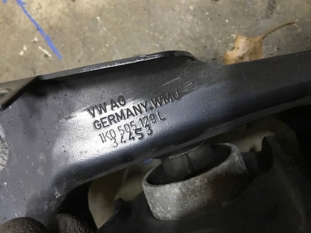 VAG 1K0505129L Кронштейн задней балки в наличии Днепр