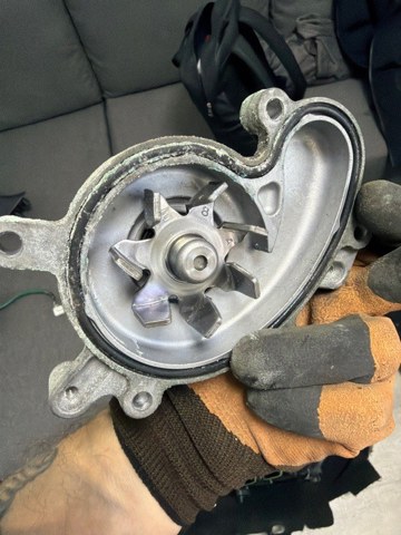 SUBARU 21110AA770 Помпа водяная (насос) охлаждения в наличии Сумы