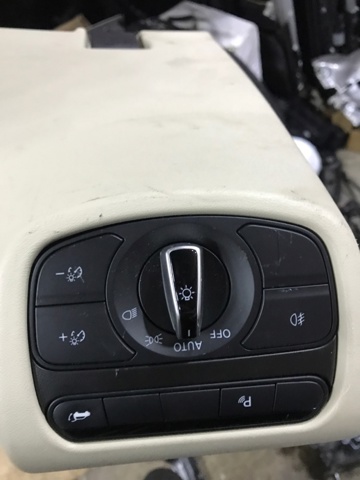 Переключатель света фар на "торпедо" 255425GA1A NISSAN