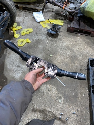 Переключатель подрулевой в сборе 255605NM1A NISSAN