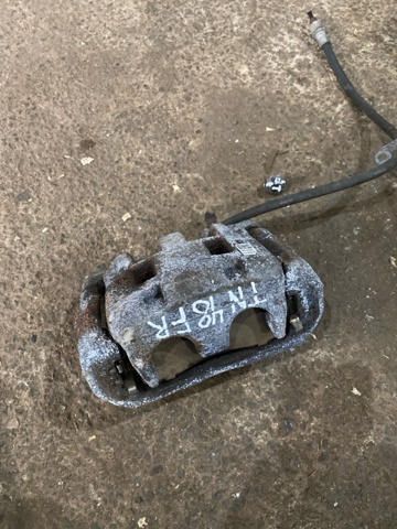 Суппорт тормозной, передний, правый 26292AN00D SUBARU