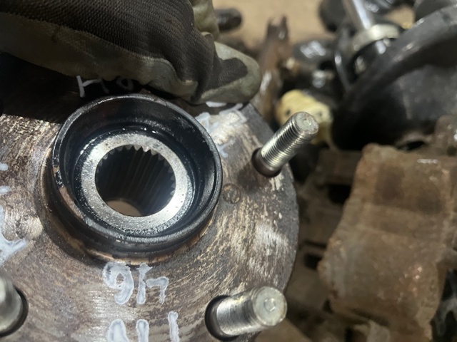28373XC00A SUBARU Передняя ступица купить в Житомир