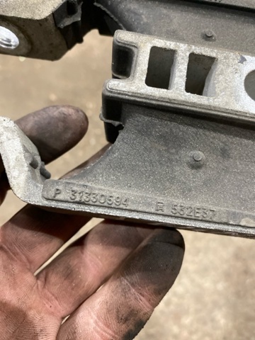 VOLVO 31330594 Подушка (опора) двигателя левая нижняя в наличии Запорожье